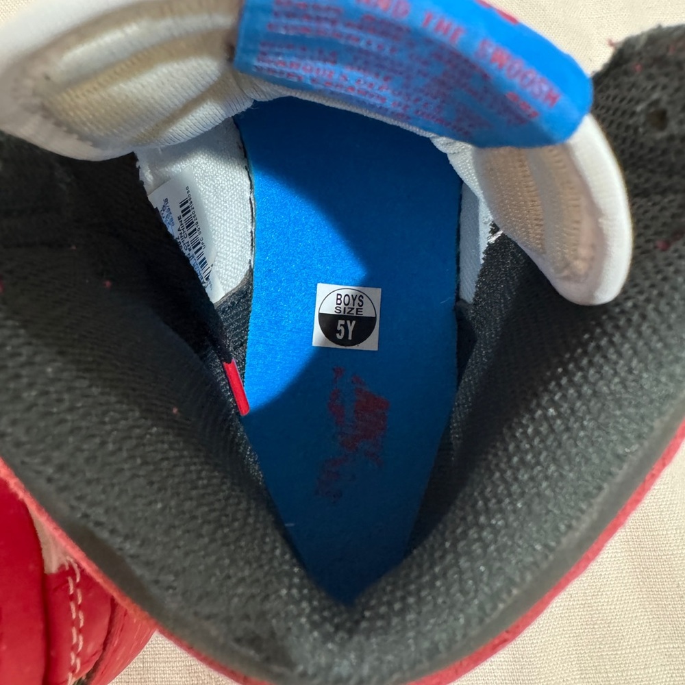 Jordan 1 Retro High
Spider-Man Origin Story (GS) - Picture 8 of 8